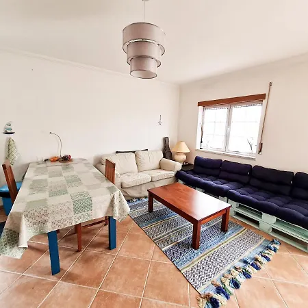 Cloud To Chill Surfhouse Baleal Hostel